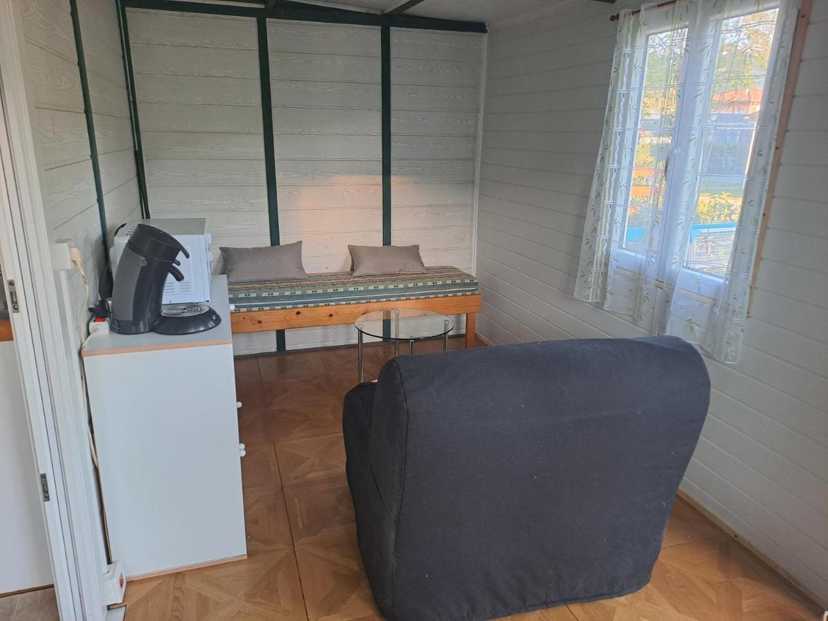 Отель Chalet Pour 5 Personnes Equipe Sur Emplacement Privatif Dans Camping 4 Etoiles Appartenant Et Gere Par Un Particulier Фуа Экстерьер фото