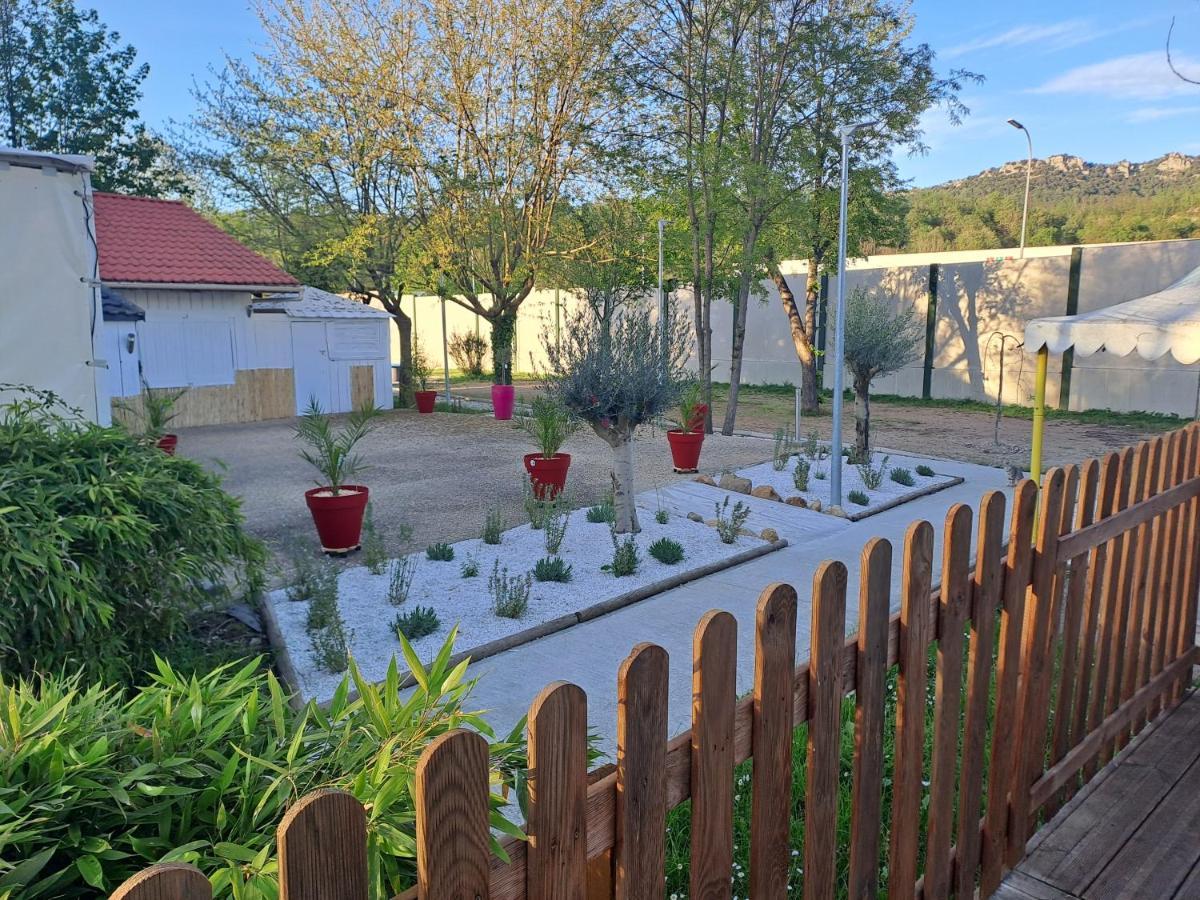 Отель Chalet Pour 5 Personnes Equipe Sur Emplacement Privatif Dans Camping 4 Etoiles Appartenant Et Gere Par Un Particulier Фуа Экстерьер фото