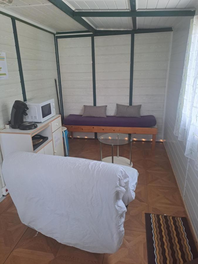 Отель Chalet Pour 5 Personnes Equipe Sur Emplacement Privatif Dans Camping 4 Etoiles Appartenant Et Gere Par Un Particulier Фуа Экстерьер фото